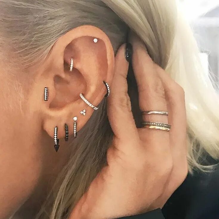 Пирсинг уха фото A Complete Guide to Tragus Piercings Multiple ear piercings, Ear trends, Ear pie