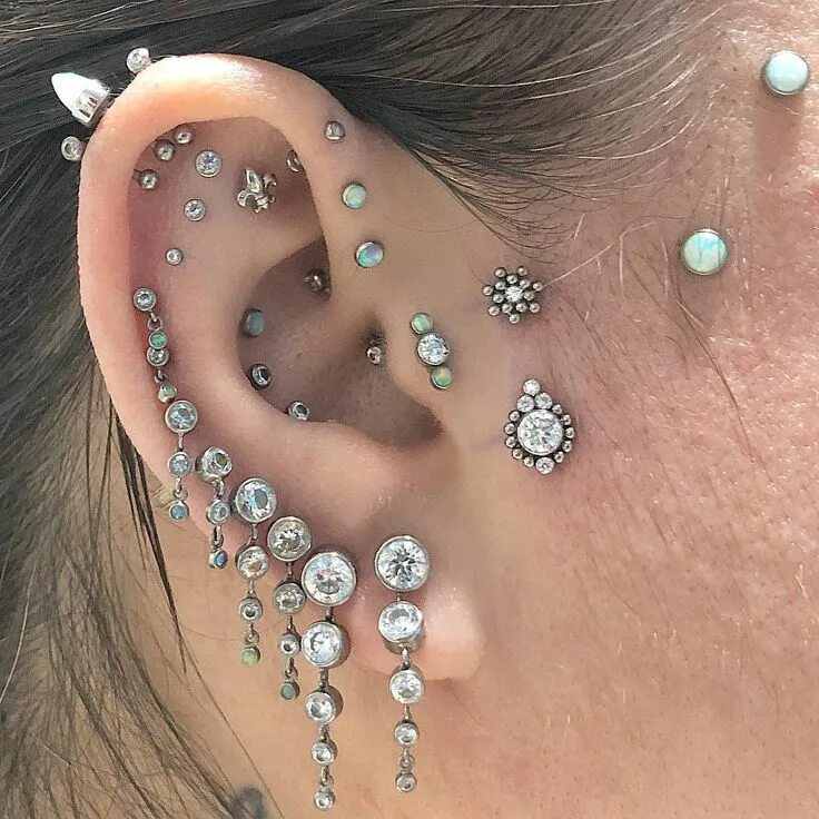 Пирсинг уха виды и названия с фото Gord Bouchard on Instagram: "The return of the ChandelEAR. Or curated ear as the