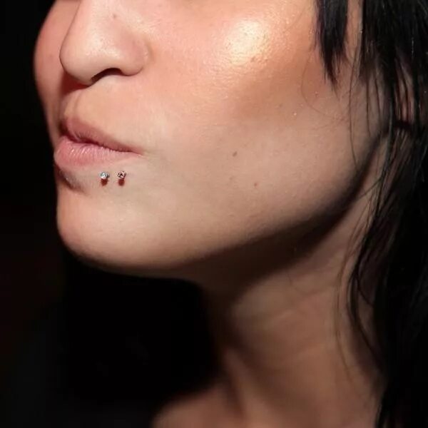 Пирсинг укус змеи фото i miss my lip piercing! I shall get it in a year or so! Cool ear piercings, Spid