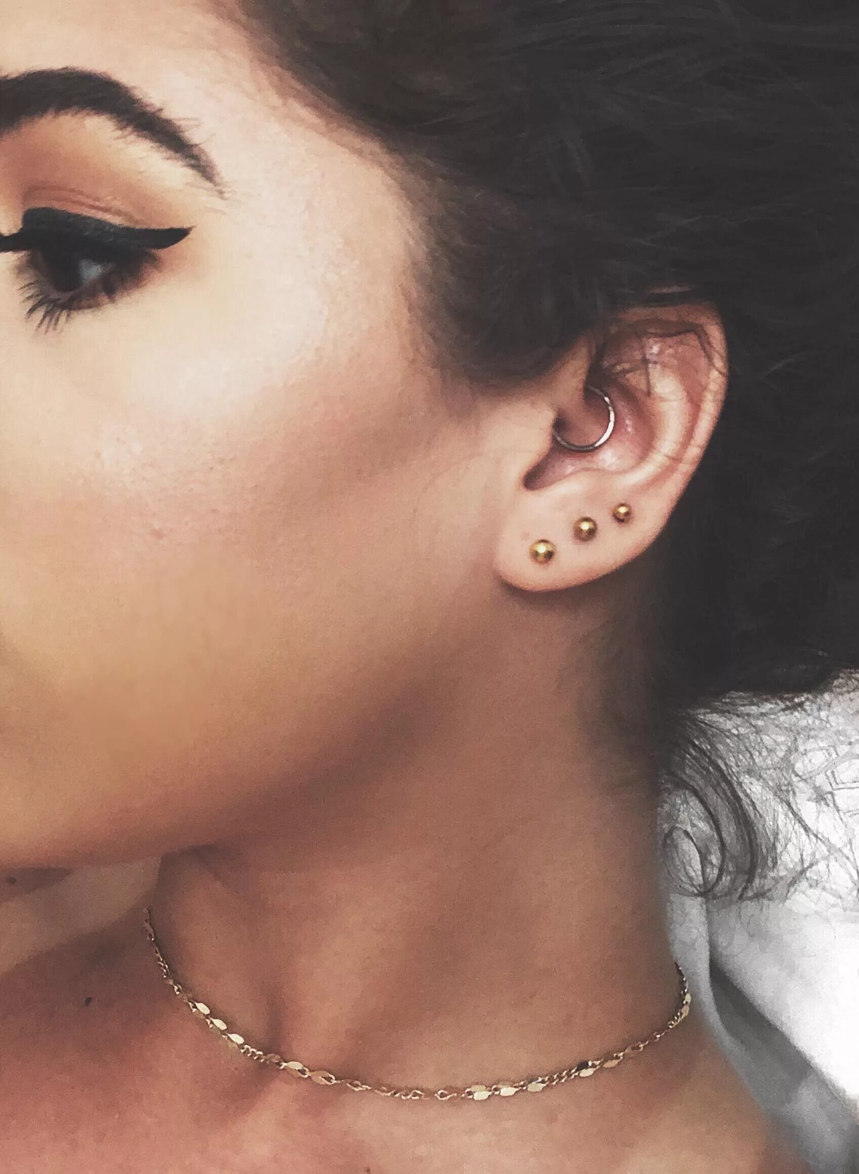Пирсинг ушей фото девушек красивый Ghim của Decsec122 trên Piercings Khuyên tai, Xỏ khuyên, Dép