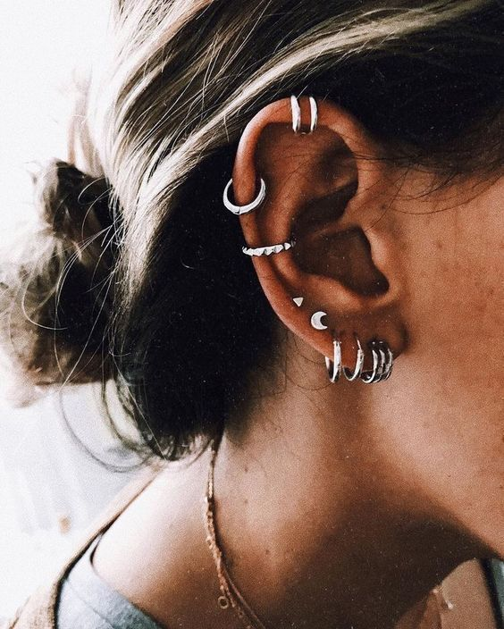 Пирсинг ушей фото девушек красивый Remarkable Ear Piercing Ideas That Are Trending Cute ear piercings, Ear piercing
