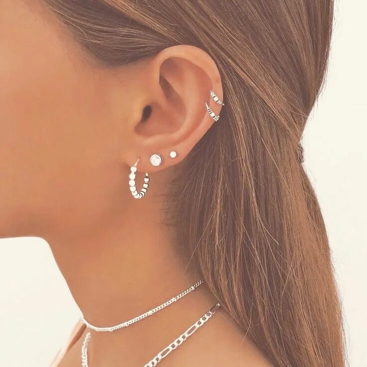 Пирсинг ушей фото девушек красивый ✨ Edited by L. Anne ✨ in 2022 Ear piercing studs, Earings piercings, Minimalist 