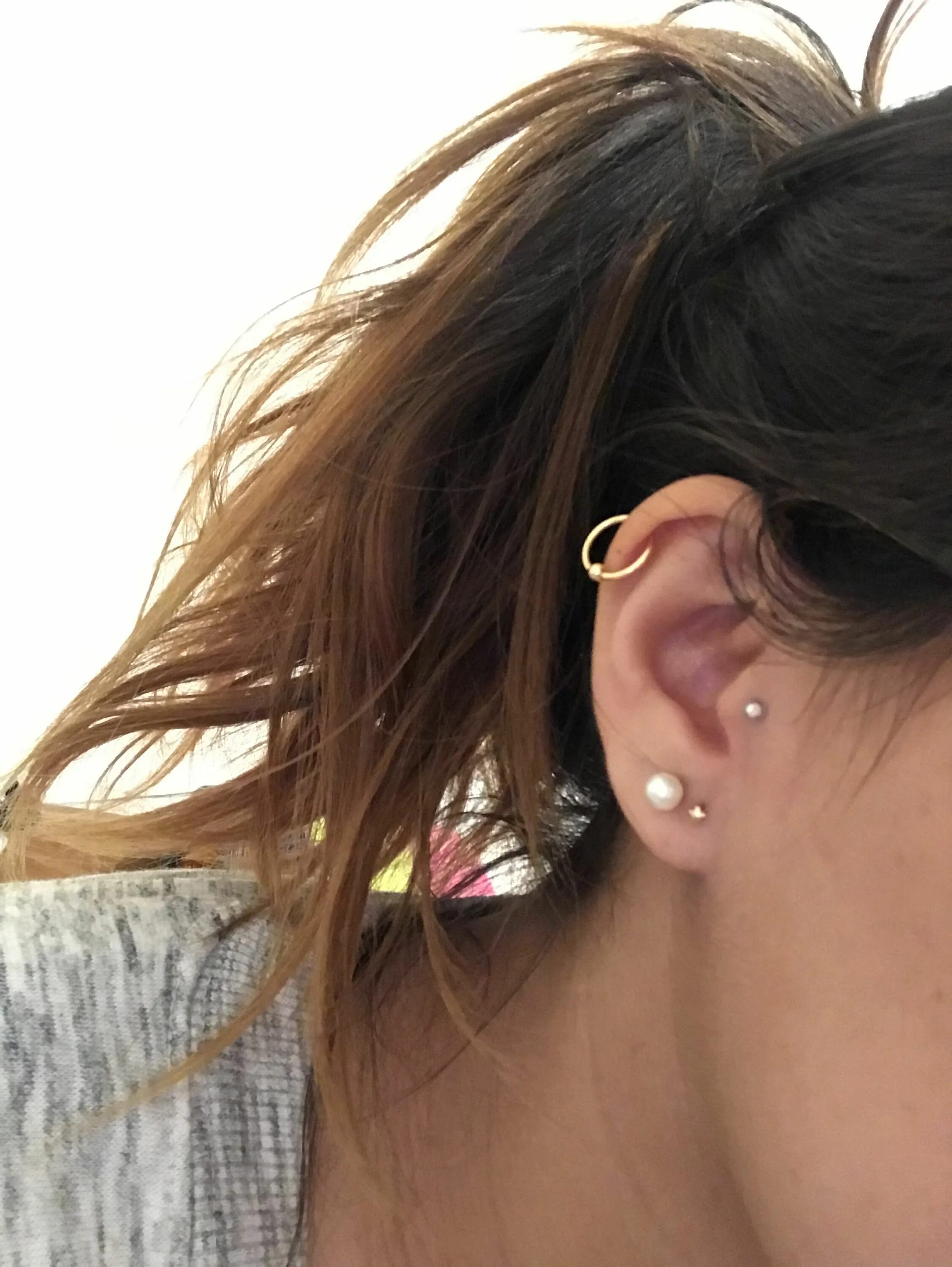 Пирсинг в ушах у девушек фото Oreille droite Pendientes perforados, Piercings bonitos, Pircings oreja