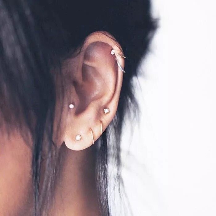 Пирсинг в ушах у девушек фото 15 Cool-Girl Ear Piercings We Discovered on Pinterest Cute ear piercings, Cool e
