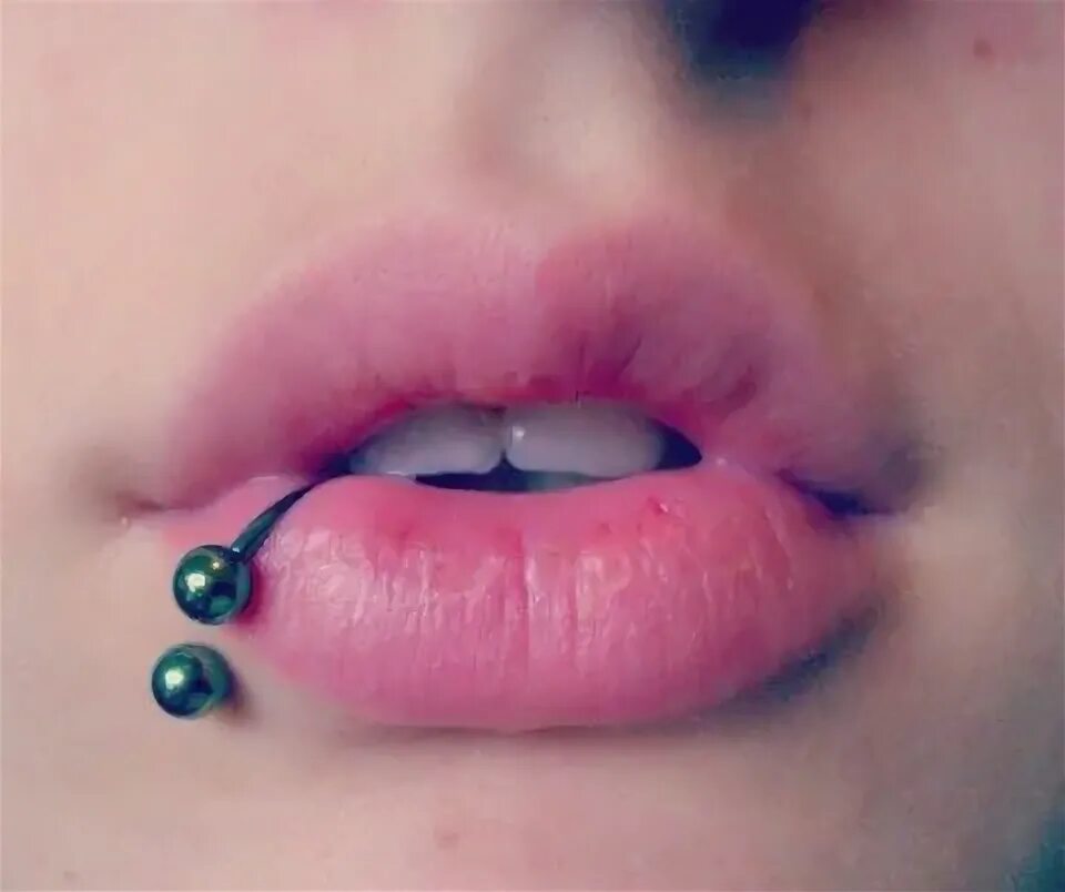 Пирсинг верхней губы фото Pin en Accesorios Perforaciones faciales, Piercings bucales, Piercing labio