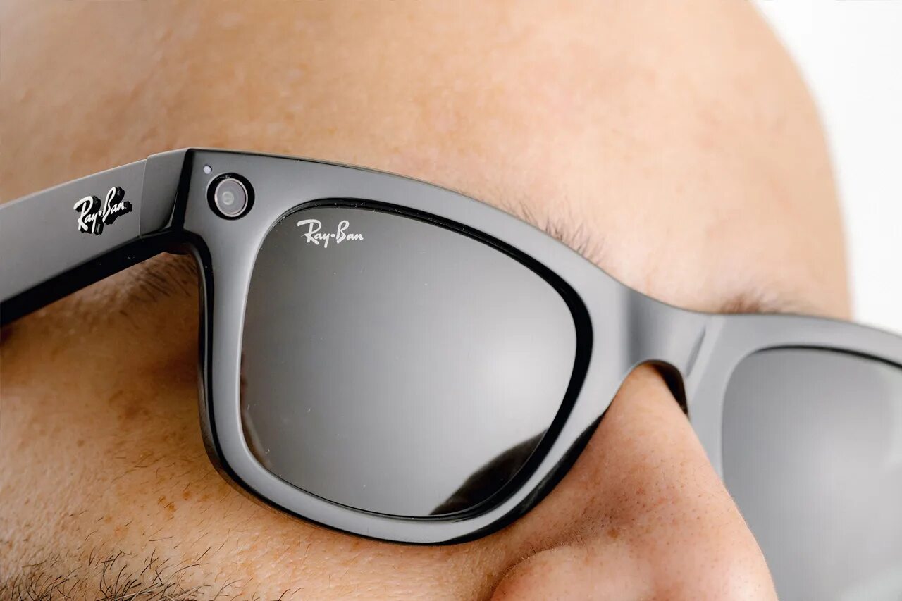 Писи очки фото Facebook & Ray-Ban Team Up To Build Smart Glasses