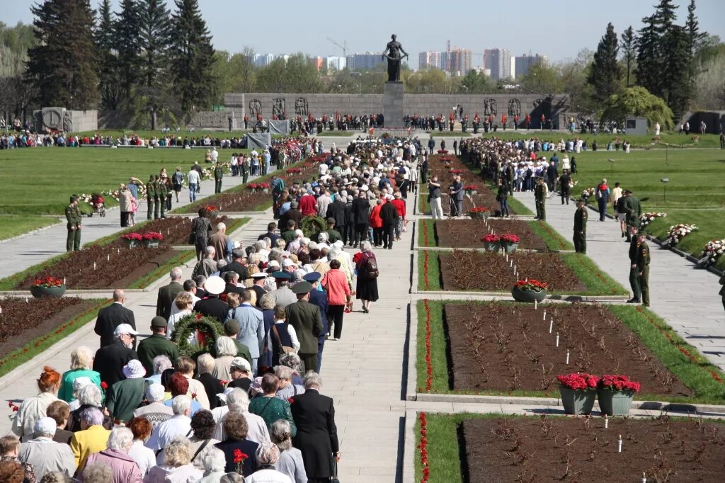 Пискаревское мемориальное кладбище санкт петербург фото 8 мая 2016г. Пискаревское Мемориальное кладбище. Торжественно-траурная церемония