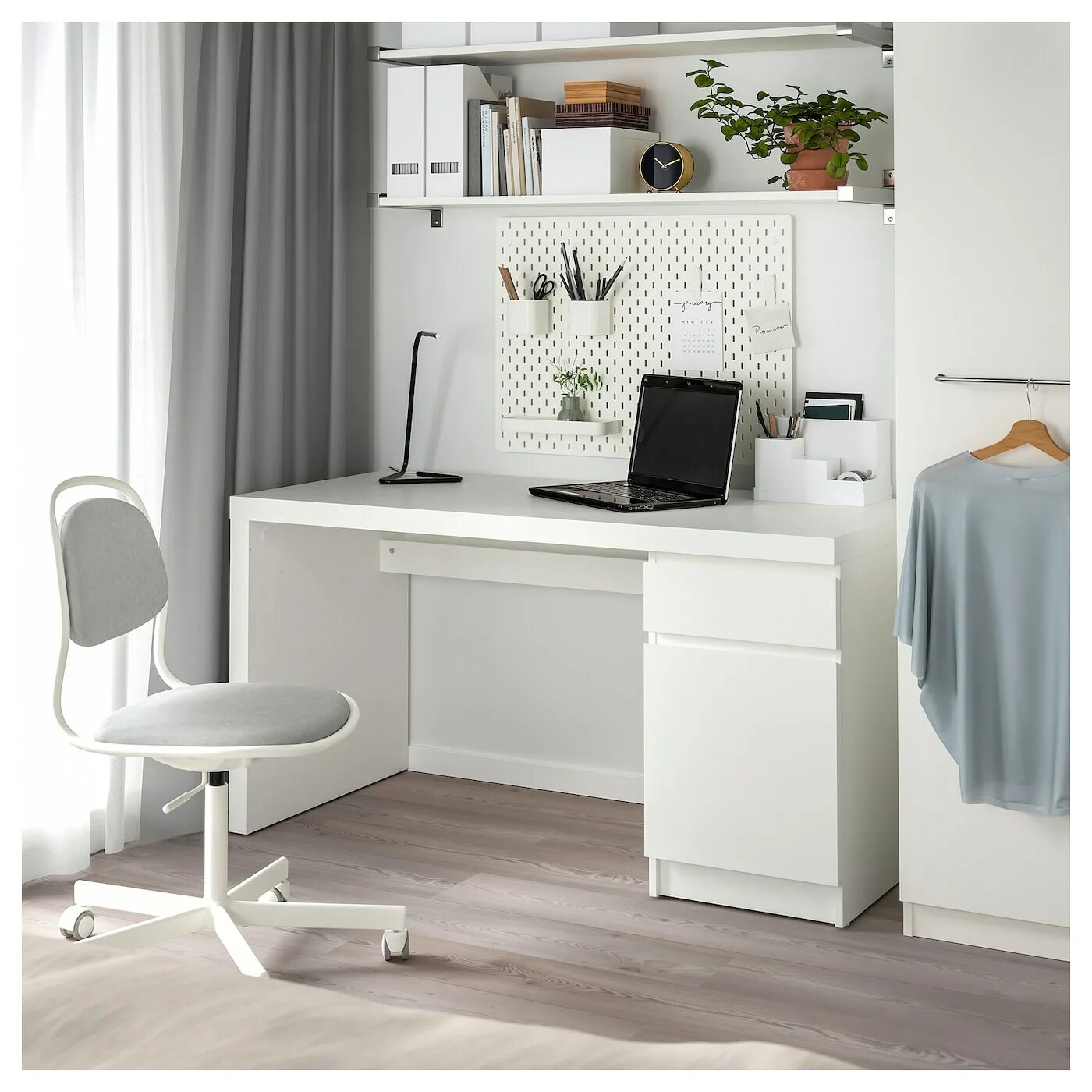 Письменный стол фото IKEA 30384860 МАЛЬМ Письменный стол, белый, 140x65 см от магазина Wmart в Алматы