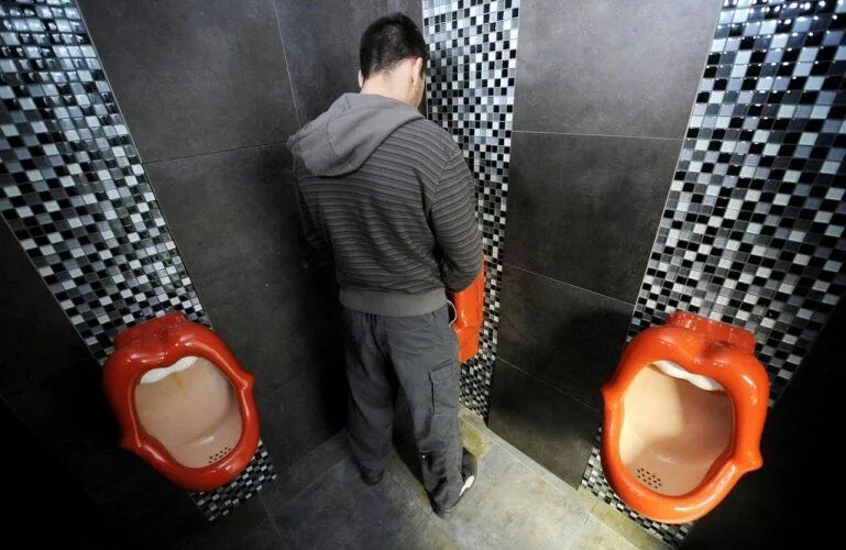 Писсуары в туалете фото Urinoirs en forme de bouche... Bathroom design, Urinals, Toilet decoration