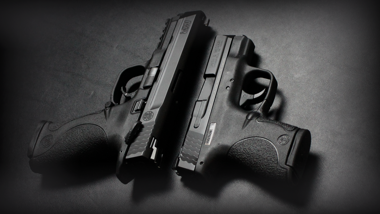 Пистолет черно белое фото Wallpaper : gun, pistol, Smith Wesson, Smith Wesson M P, light, hand, darkness, 