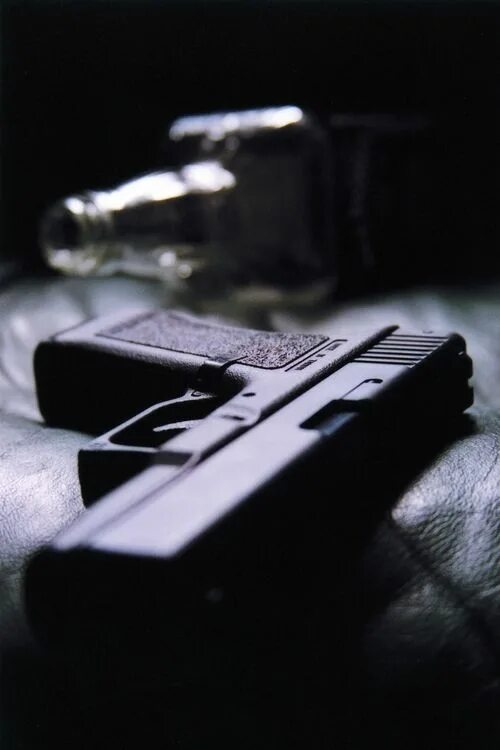 Пистолет черно белое фото Firepaw's (Kurt Jonsson) favourite weapon. Badass aesthetic, Smoke photography, 