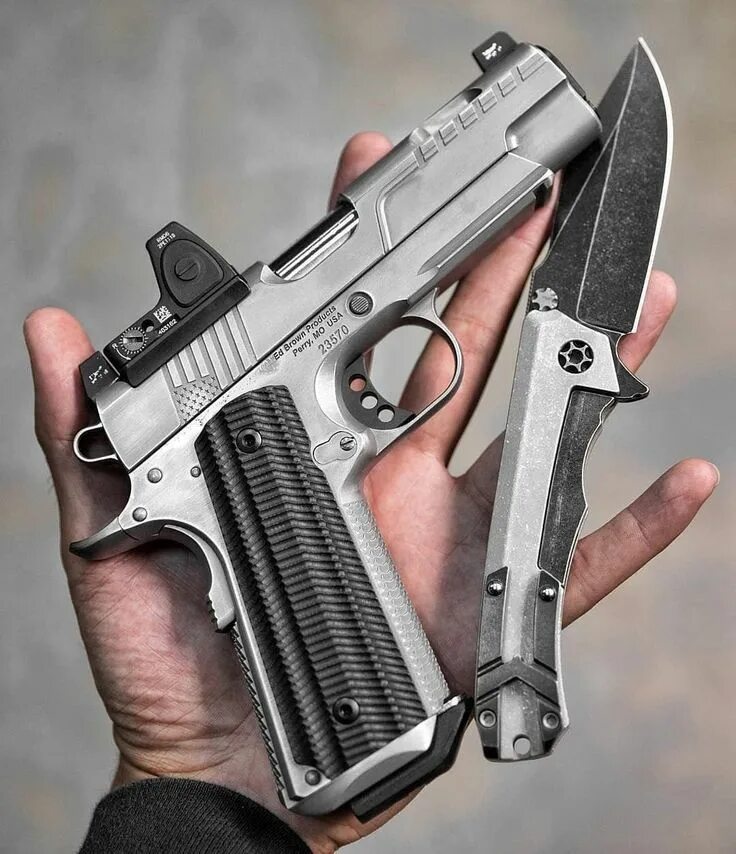 Пистолет крутые фото Pin on Guns Blades Bows & More