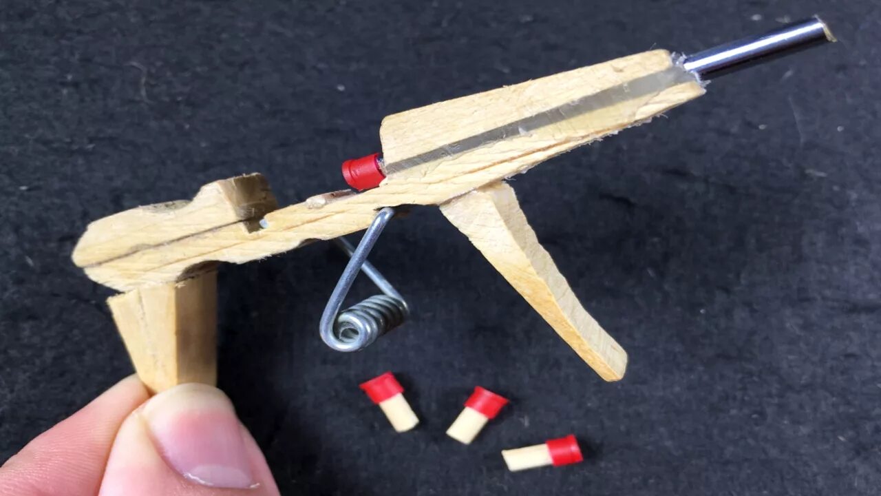 Пистолет своими руками в домашних условиях Awesome Invention with a Clothespin - YouTube