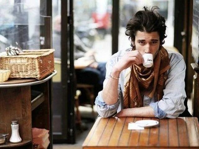 Пить кофе фото Pse nuk duhet te pini kafe ne ambiente me muzike te. Hipster coffee, Coffee drin