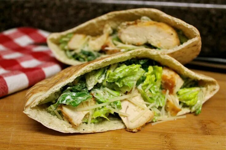 Пита на сковороде фото Chicken Caesar Pita Pockets Healthy eating recipes, Pita pockets, Pita pocket re