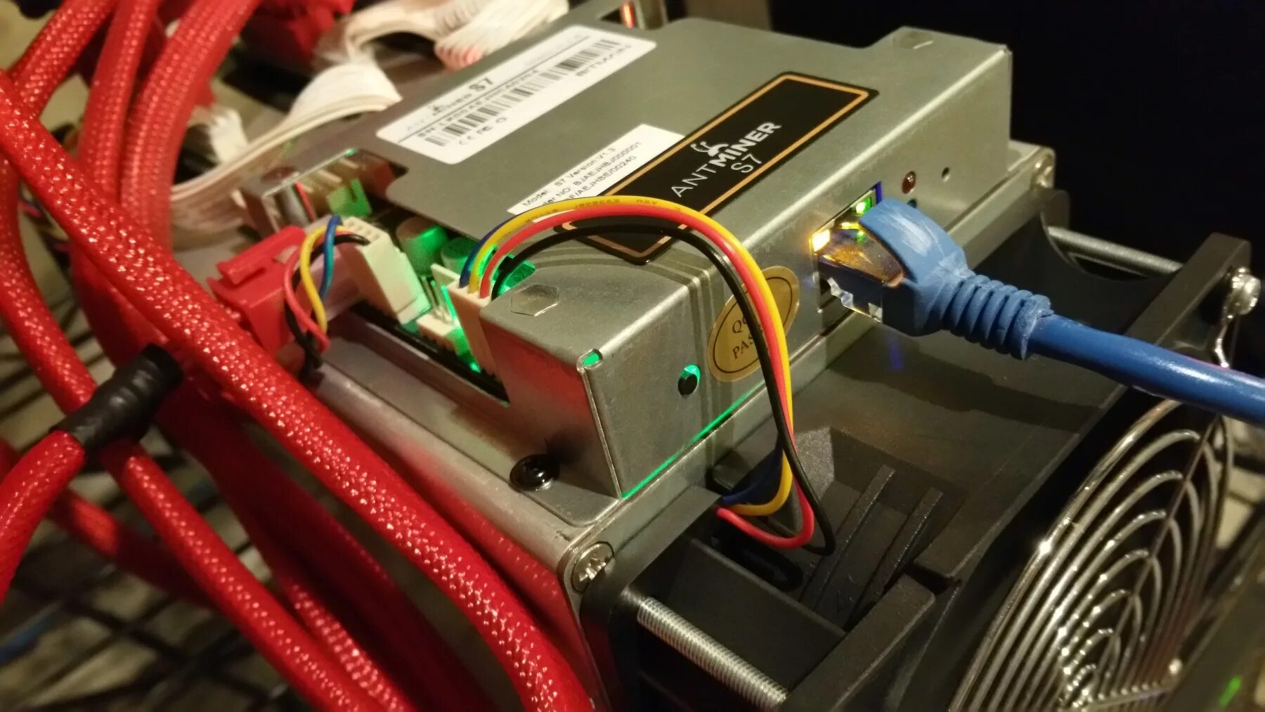 Питание на s21 antminer провод как подключить Exclusive 1st Review: Bitmain Antminer S7, 4.8+ th/s Using Only 1250 Watts Bitco