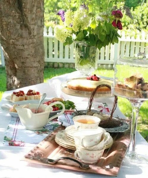 Питания в саду фото Épinglé par Mané da Conceição sur Tea, Anyone? Brunch, Bon petit déjeuner, Thé d