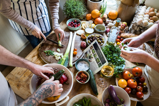 Питания в саду фото Chopped Food Изображения: просматривайте стоковые фотографии, векторные изображе