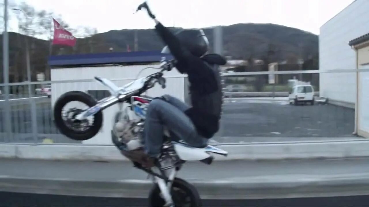Питбайк на заднем колесе фото Pitbike Stunt Thanks All Crazy Riding Zone 2 - YouTube