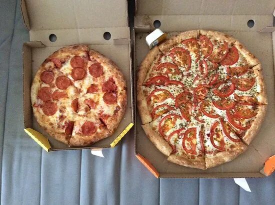 Пицца 25 см фото сравнение Мясная и фирменная Додо - Picture of Dodo Pizza, Tyumen - Tripadvisor