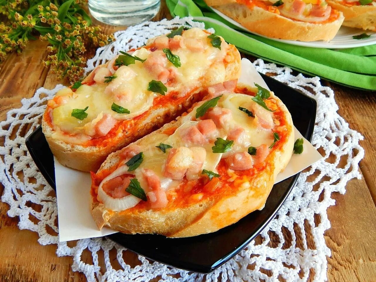 Пицца из батона на сковороде фото Пока гости моют руки: Готовим шикарные мини-пиццы в духовке за 5 минут - вкусное