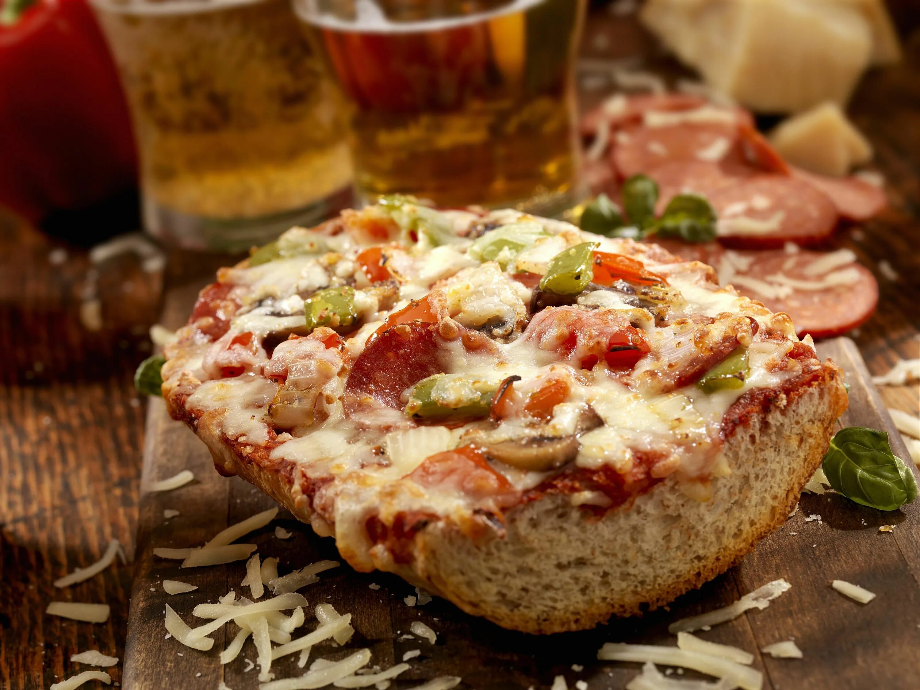Пицца из хлеба с фото 9 Delicious Ways to Use Leftover Meatloaf Pizza bread, French bread pizza, Recip
