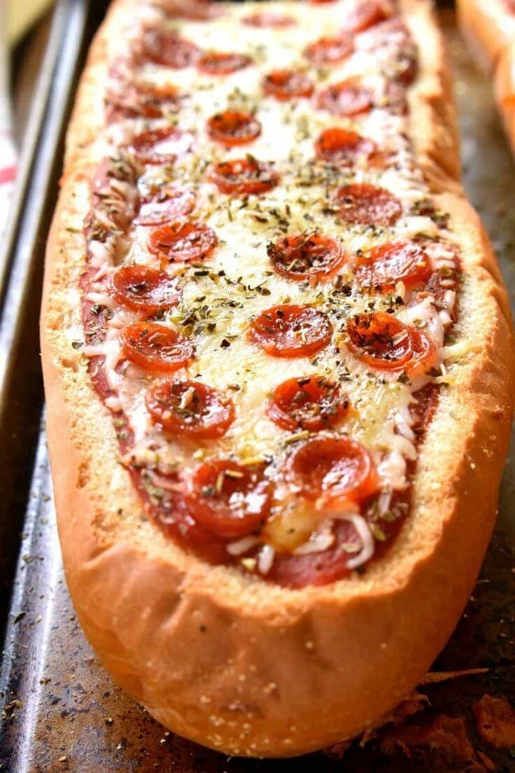 Пицца из хлеба с фото Stuffed Pepperoni Pizza Bread Lemon Tree Dwelling Pizza bread recipe, Recipes, P