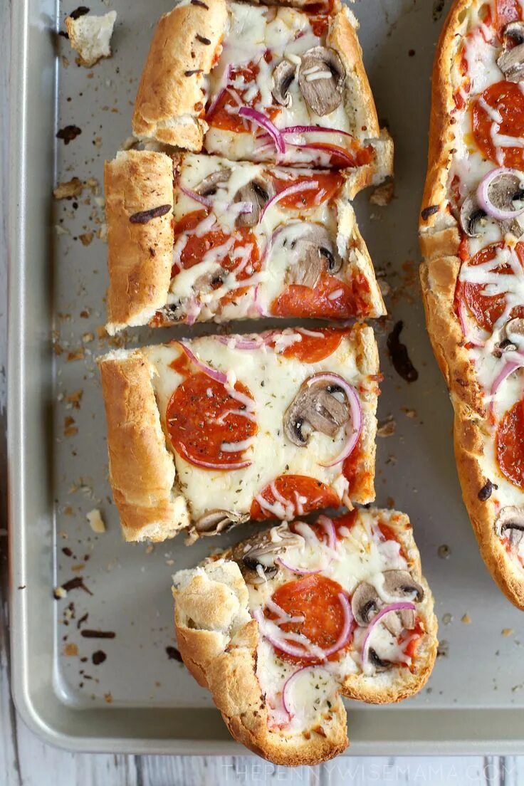 Пицца из хлеба с фото The Best French Bread Pizza Recipe - The PennyWiseMama French bread pizza, Recip