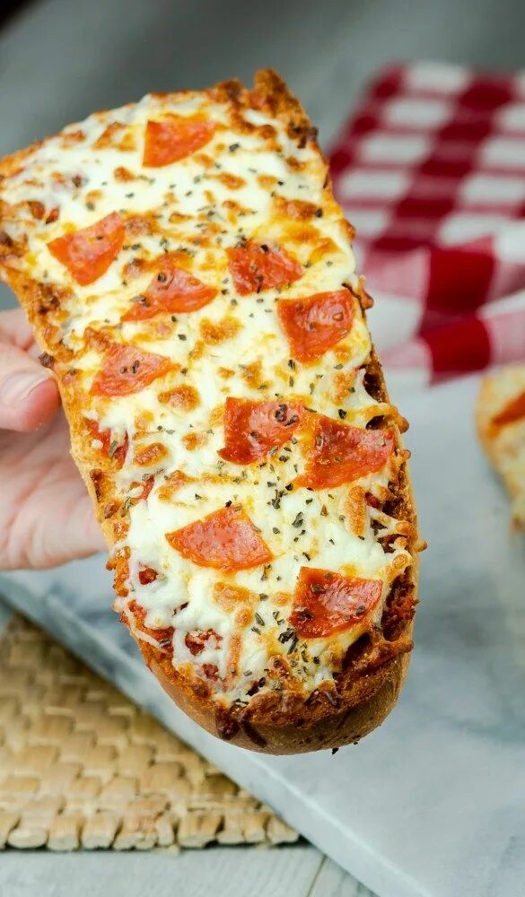 Пицца из хлеба с фото AIr Fryer French Bread Pizza Recipe French bread pizza, Air fryer recipes easy, 