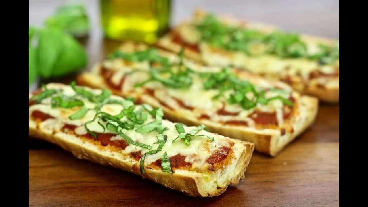 Пицца из хлеба с фото Easy French Bread Pizza - Love At First Bite - Ep 73 - YouTube