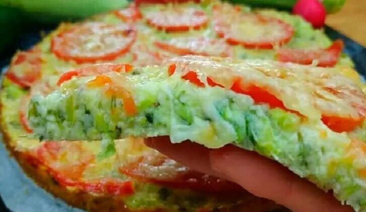 Пицца из кабачков в духовке фото Чрезвычайно аппетитная кабачковая пицца с сыром и помидорами Накормишка Дзен