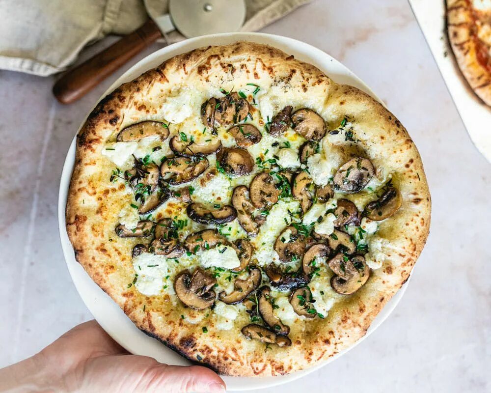 Пицца из шампиньонов рецепт с фото пошагово Une pizza réconfortante avec des champignons de saison, à cuisiner soi-même et à