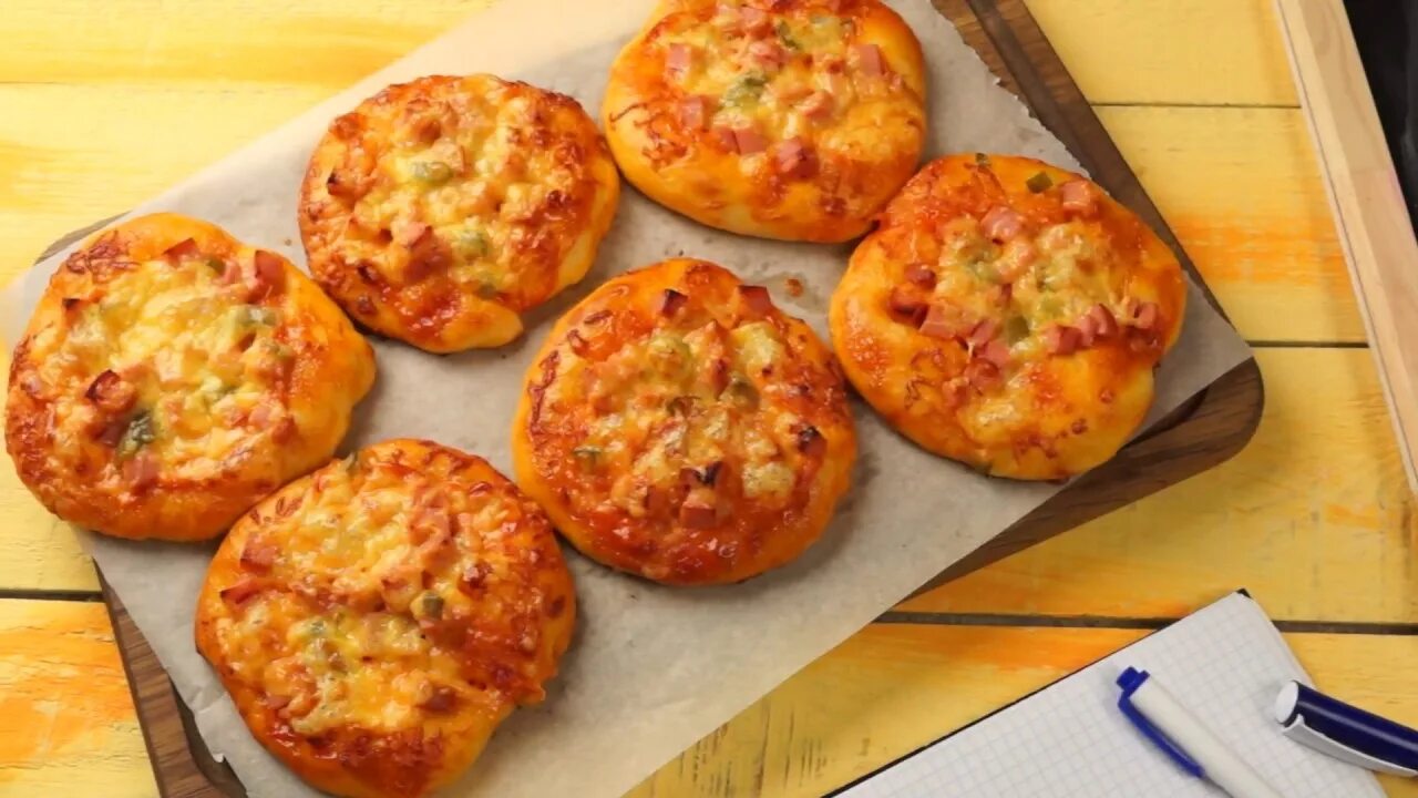 Пицца как в школе рецепт с фото Вкуснейшая мини-пицца, как в школе!!! Самый простой рецепт с колбасой и сыром! -