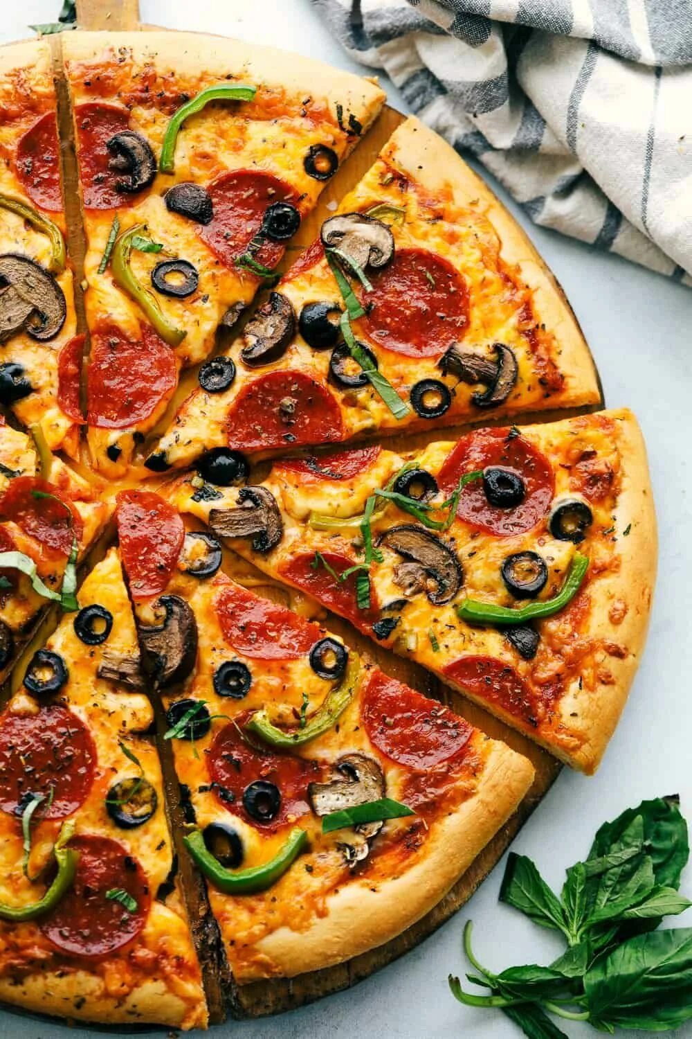 Пицца красивое фото The Easiest Homemade Pizza Ever! in 2023 Easy homemade pizza, Pizza recipes easy