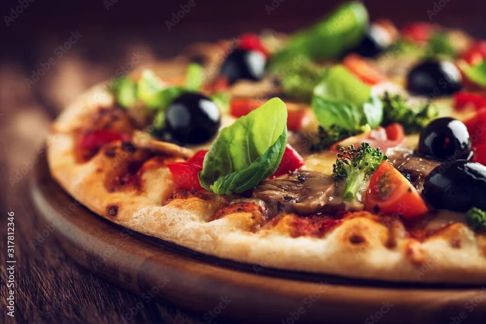 Пицца красивое фото Healthy pizza with ham, broccoli, cherry tomatoes, red pepper and champignon mus