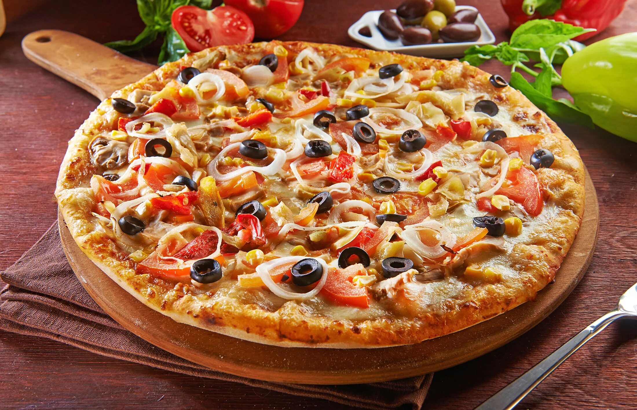 Пицца лучшие фото Wallpaper : food, pizza, cheese, tomatoes, olives 2200x1417 - WallpaperManiac - 