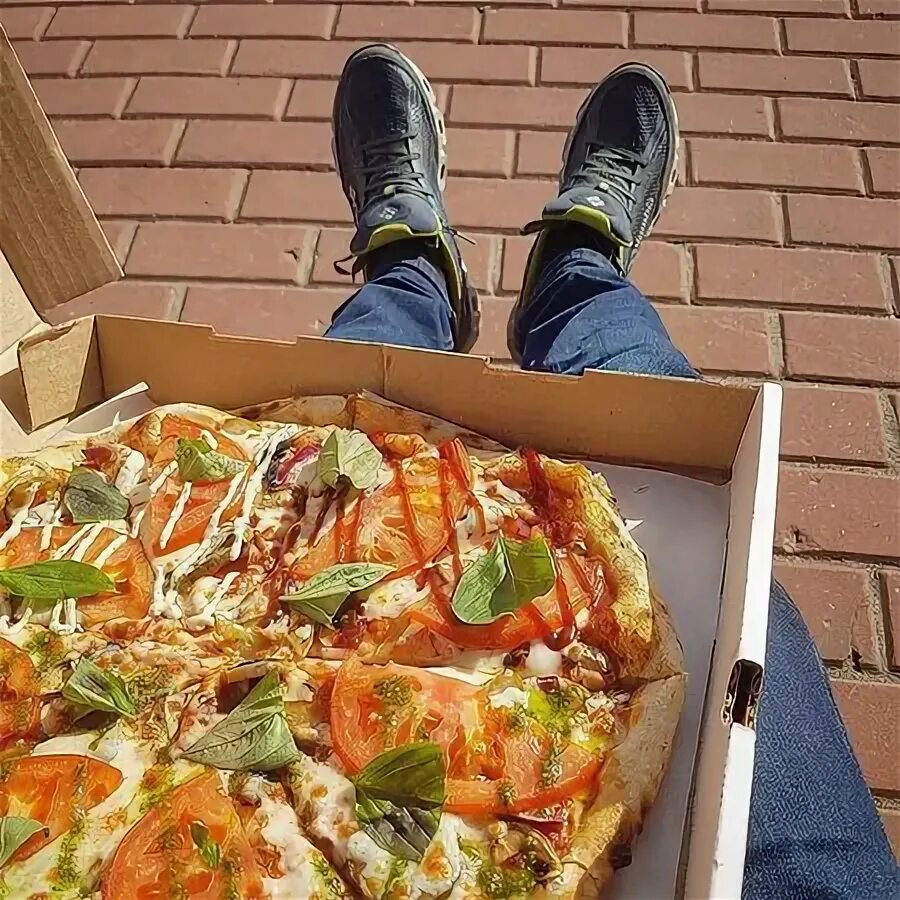 Пицца марвел ул братьев игнатовых 1а фото Пицца Сливочный цыплёнок от Pizza Marvel. Состав: Сливочная основа, запечённая к