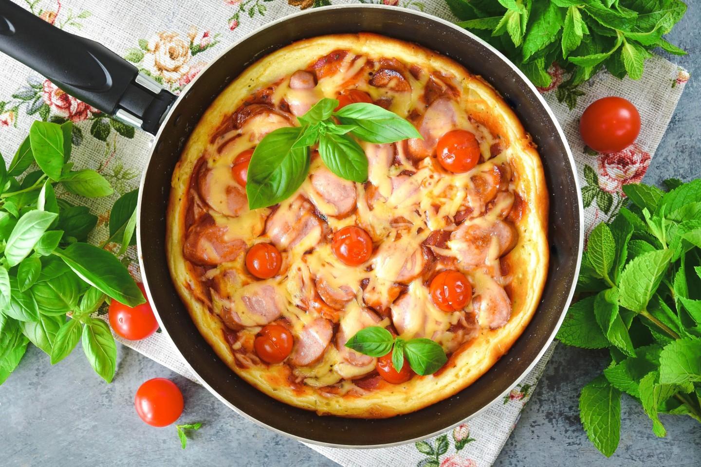 Пицца минутка фото Пицца Минутка на сковороде рецепт фото пошагово и видео - 1000.menu