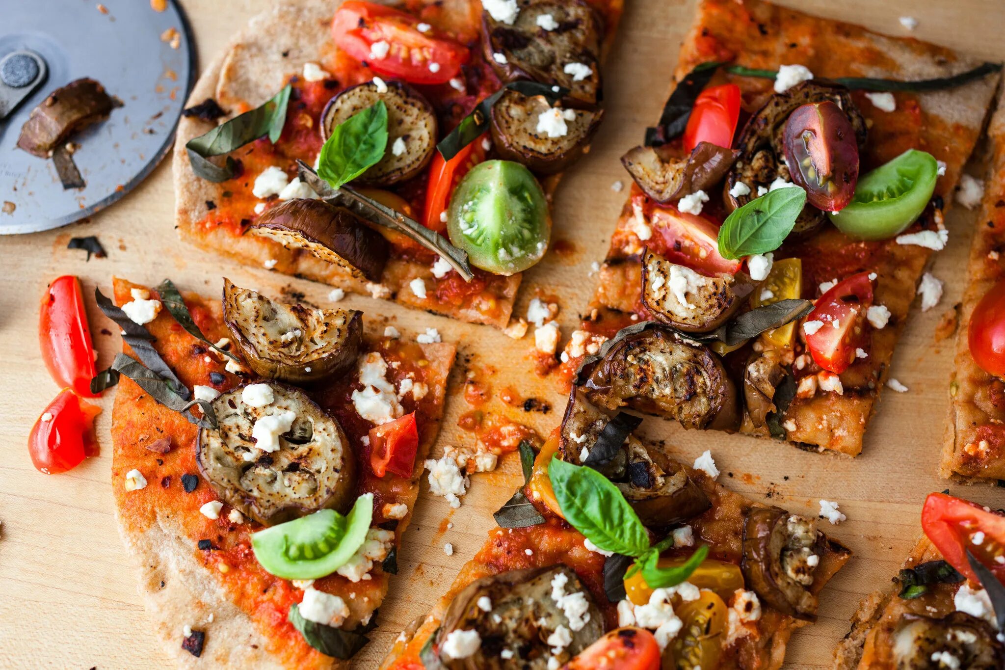Пицца на баклажане рецепт с фото Grilled Pizza With Grilled Eggplant and Cherry Tomatoes Recipe