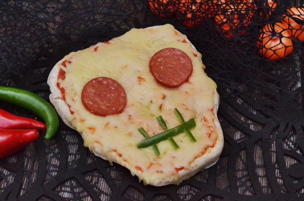 Пицца на хэллоуин фото Halloween Skeleton Pizza - Eat Well