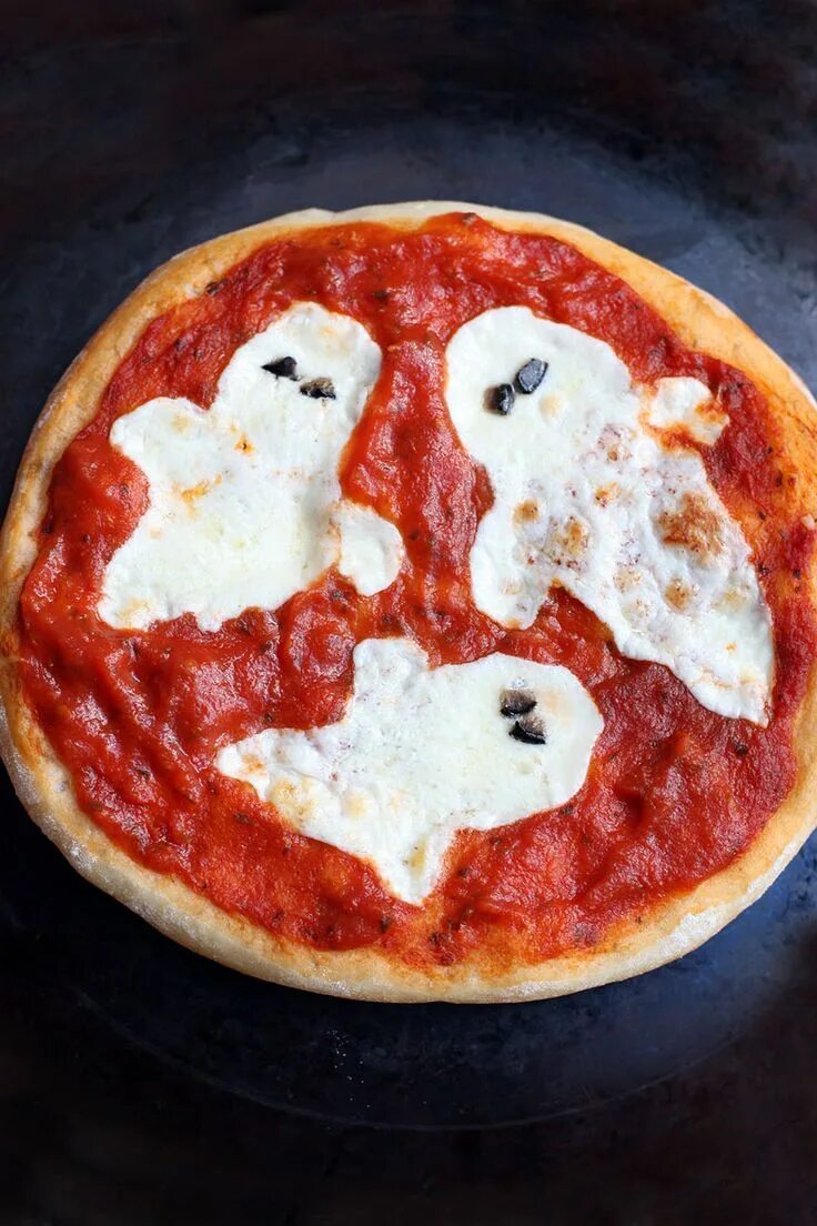 Пицца на хэллоуин фото Mini Halloween Pizzas - Tastes Better From Scratch Kids halloween food, Scary ha