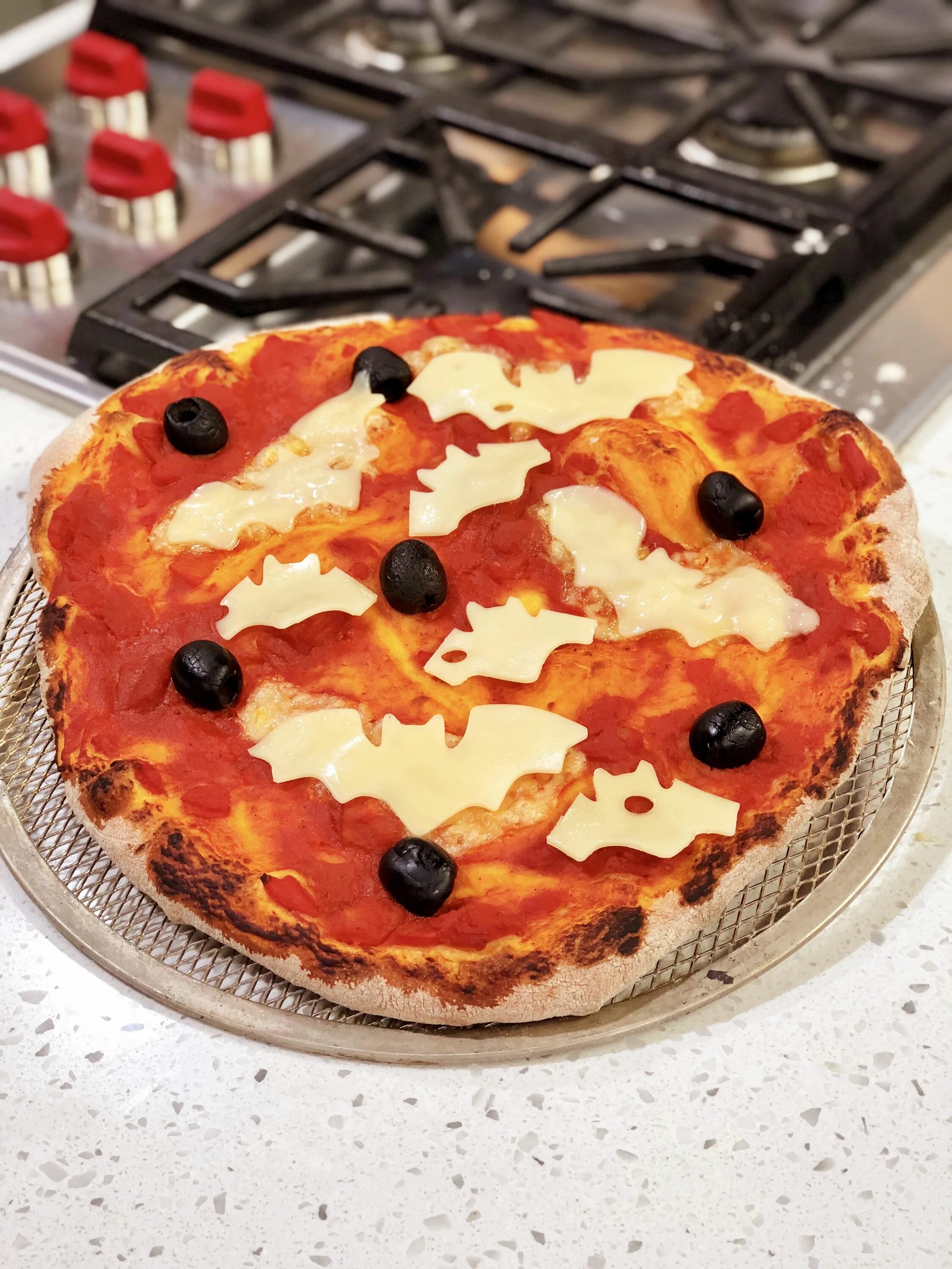 Пицца на хэллоуин фото Halloween Pizza - cooking with chef bryan Recipe Halloween pizza recipes, Hallow