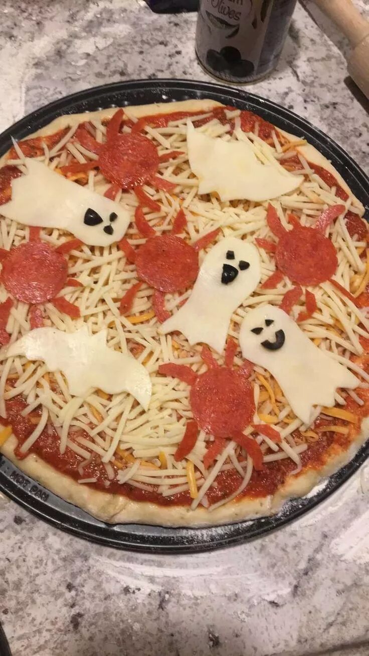 Пицца на хэллоуин фото Halloween Pizza Halloween food for party, Halloween snacks, Halloween pizza