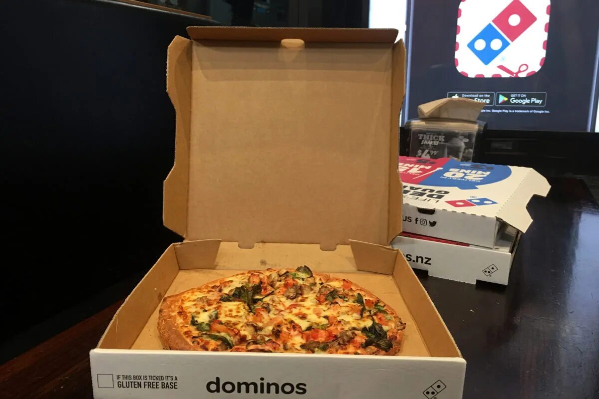 Пицца на коробке домашнее фото Domino's Pizza уходит из Италии, не сумев угодить местным жителям