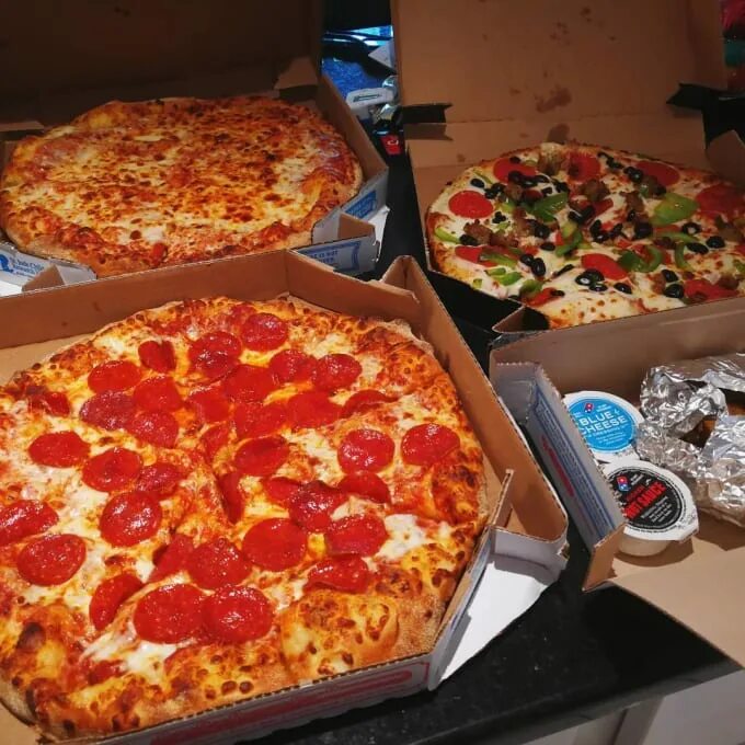 Пицца на коробке домашнее фото Send you dominos pizza all paid for your choice of sides drinks by Pizzaplug Fiv