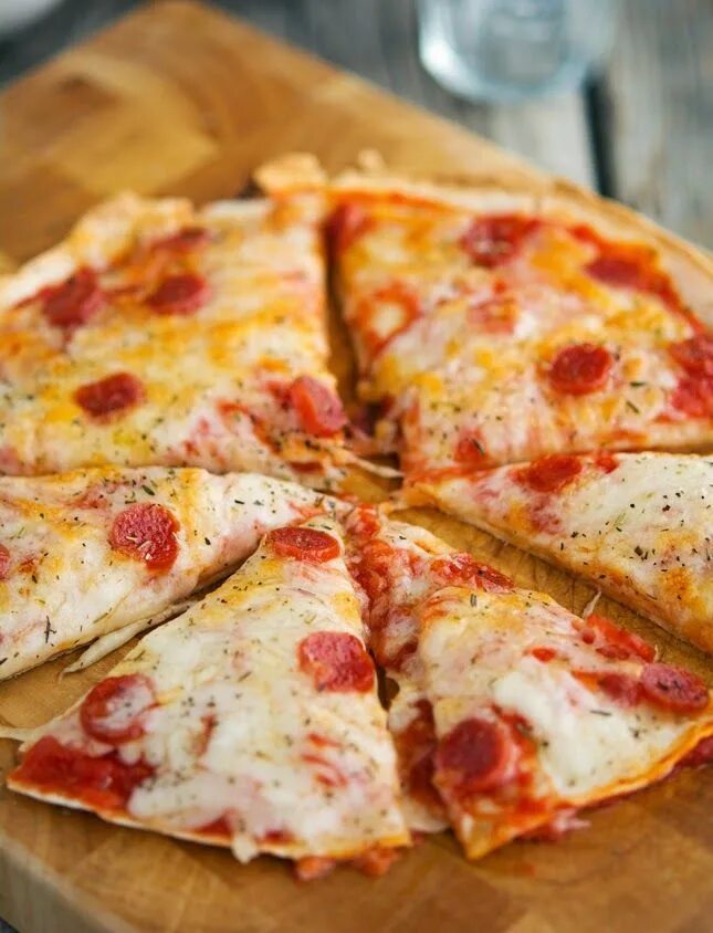 Пицца на лепешке рецепт с фото Pizzadilla (aka Quesadilla Pizza) Pizza recipes homemade, Pizzadilla recipe, Rec