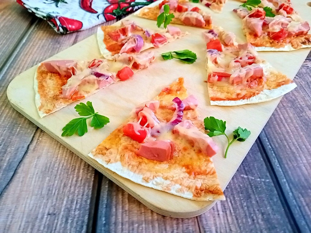 Пицца на лепешке рецепт с фото Пицца на лепешке тортилья рецепт с фото - 1000.menu