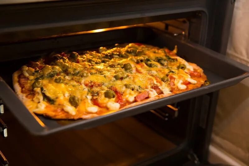 Пицца на протвине в духовке фото Baking pizza in oven. stock photo. Image of lunch, cook - 44900320