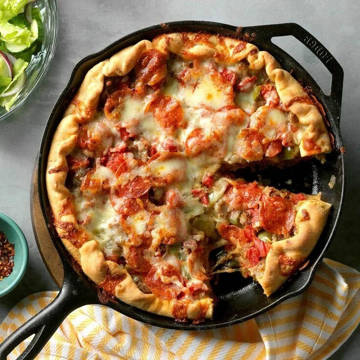 Пицца на сковороде фото домашняя 40 Restaurant Takeout Copycat Recipes Sausage pizza, Recipes, Food