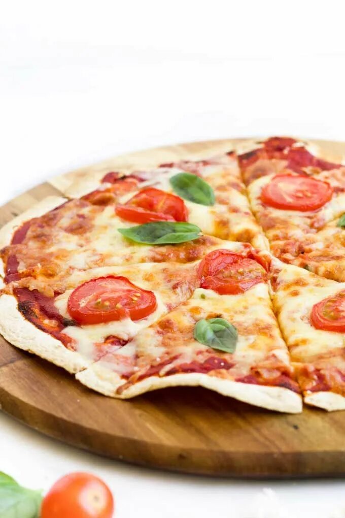Пицца на тортилье фото Tortilla Pizza - Healthy Little Foodies Recipe Healthy pizza recipes, Tortilla p